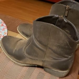 Women's boots